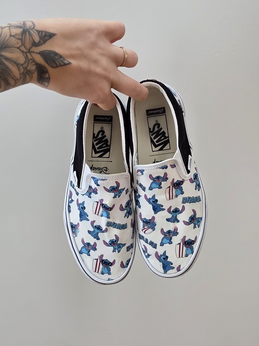 Women's 7.5 Disney X Vans customs